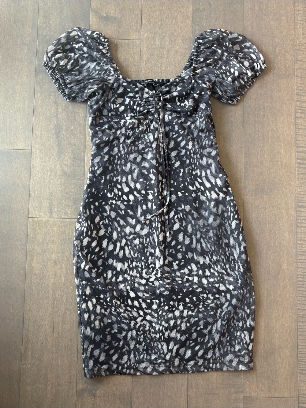 Black and White Print Puff-Sleeve Bodycon Dress